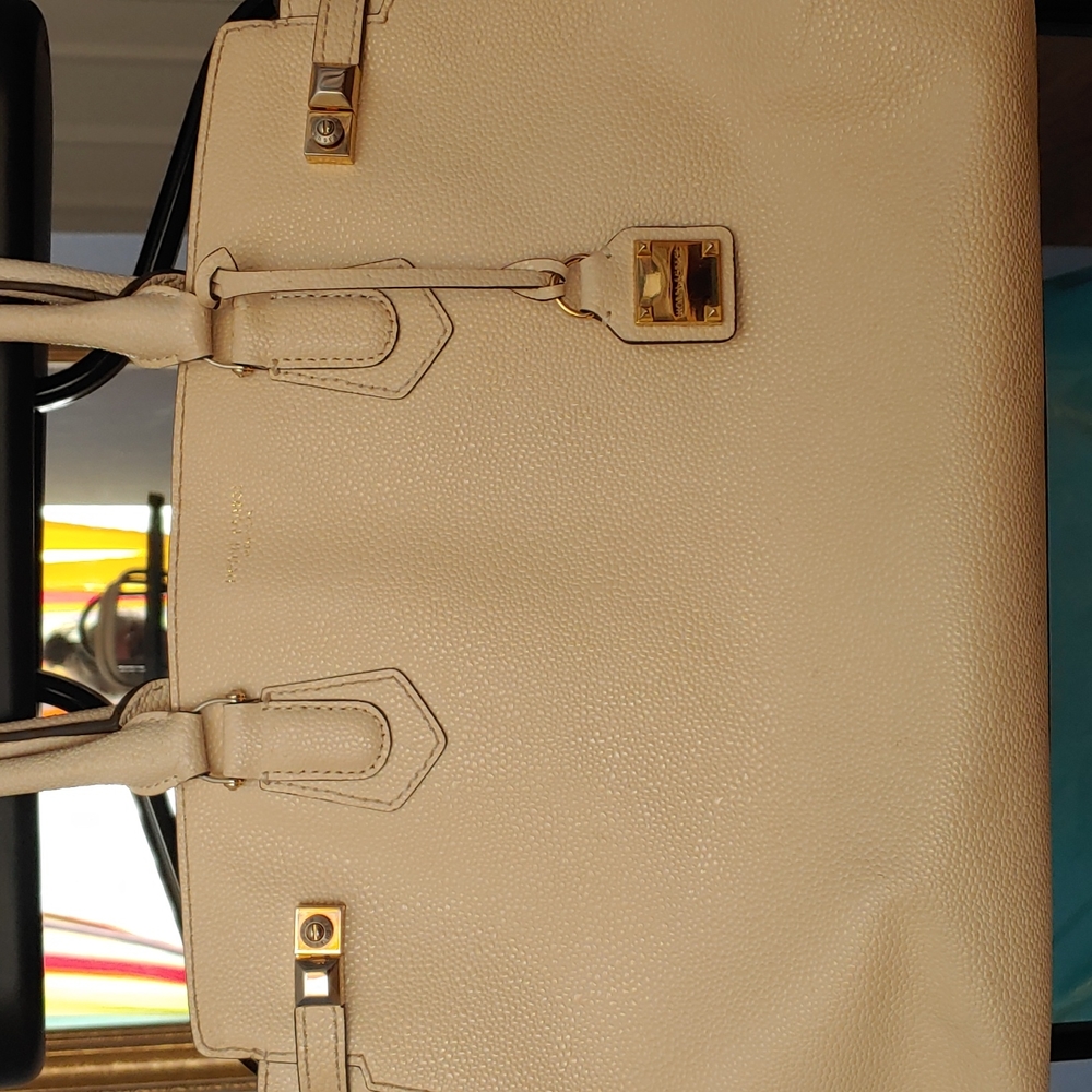 Henri Bendel NEW YORK Carlyle Style Satchel. - Picture 3 of 14
